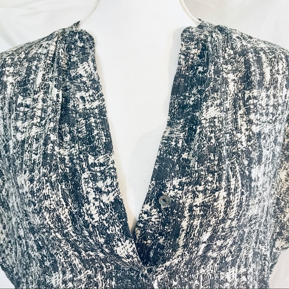 Vince Abstract Printed Silk Tunic Popover - Picture 4 of 8